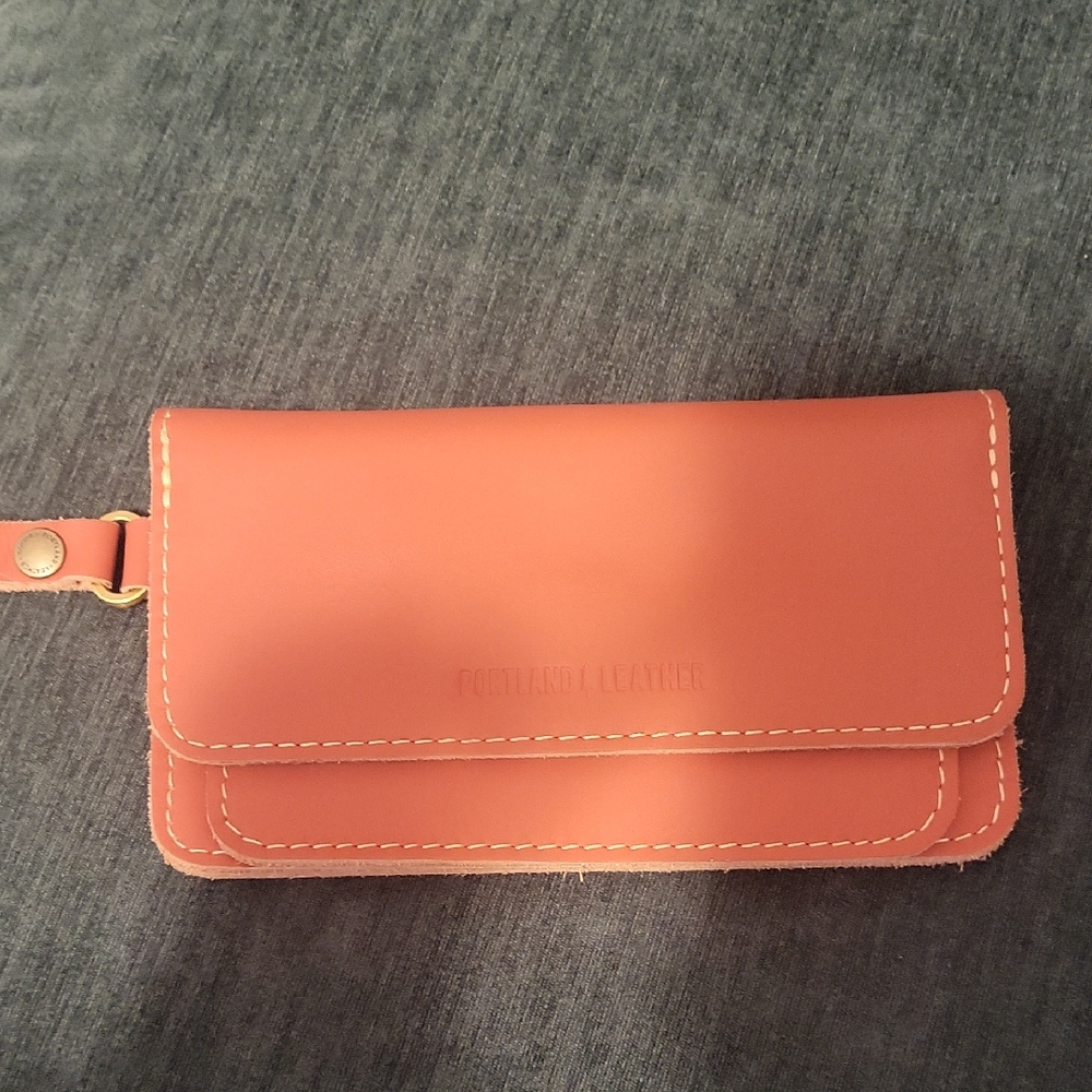 Portland Leather Lily Wristlet Begonia